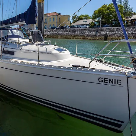 Πλωτό κατάλυμα Stunning Boat 2 Bedrooms, Wc, High Ceiling