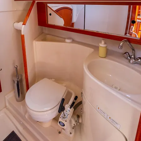 Stunning Boat 2 Bedrooms, Wc, High Ceiling Lisbona